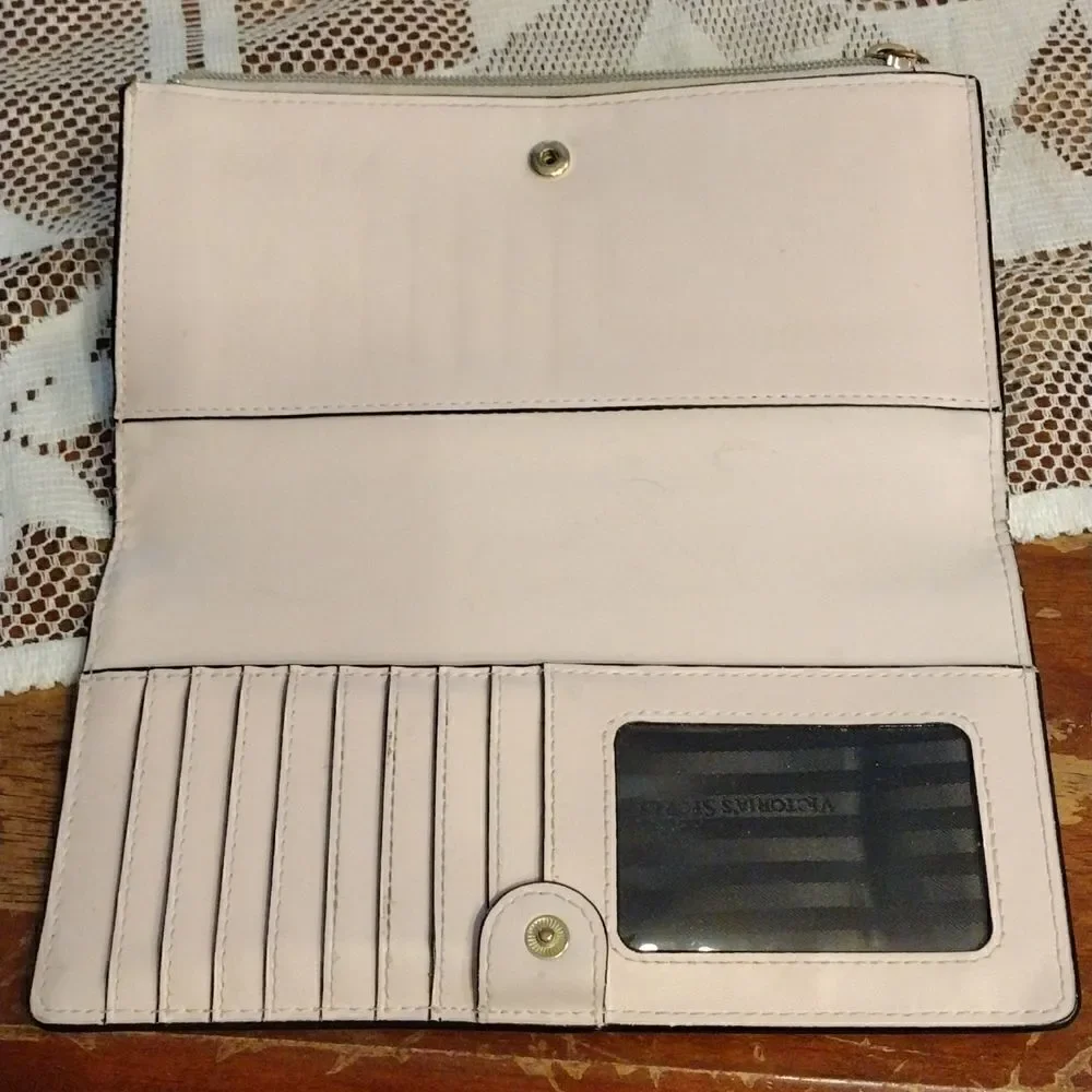 Victoria's secret wallet   - Picture 2 of 7
